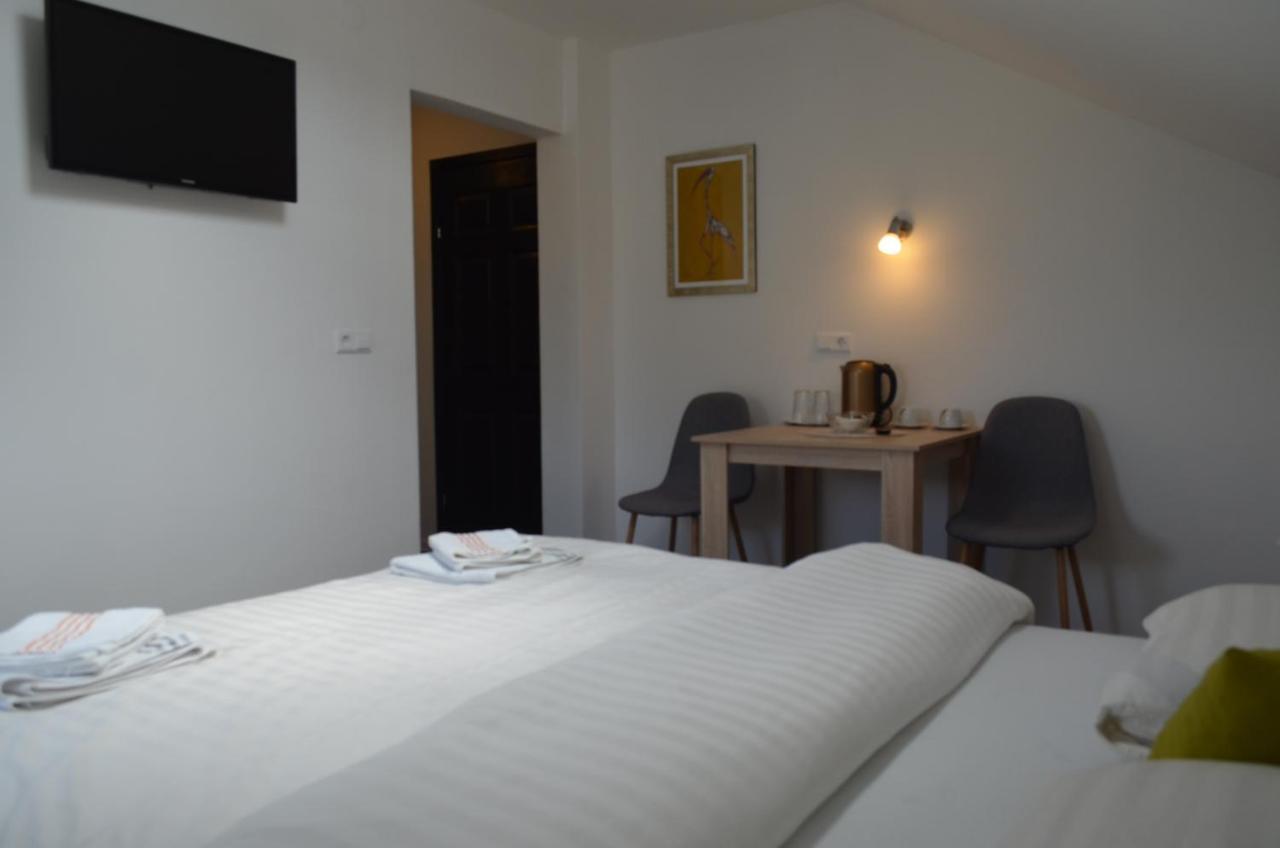 Katarica Hotel Korenica Eksteriør billede