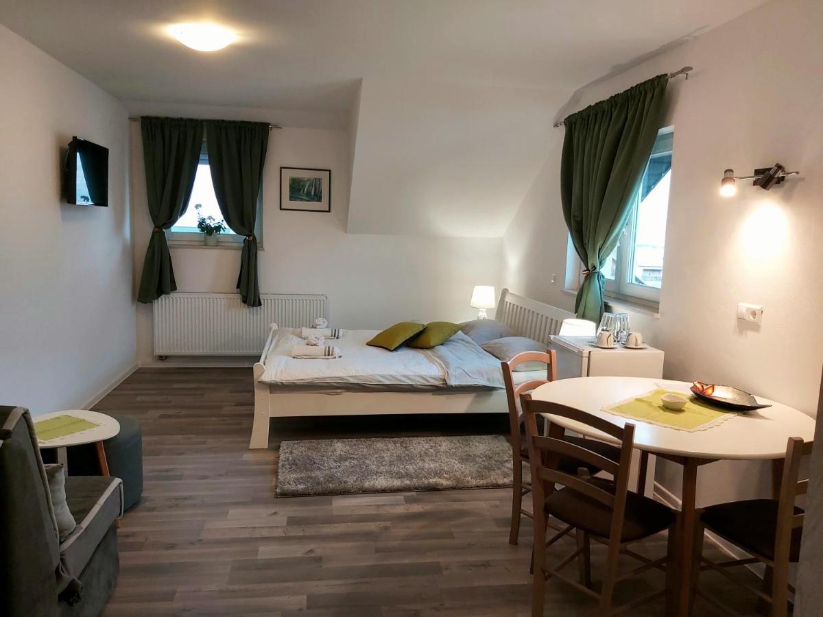 Katarica Hotel Korenica Eksteriør billede