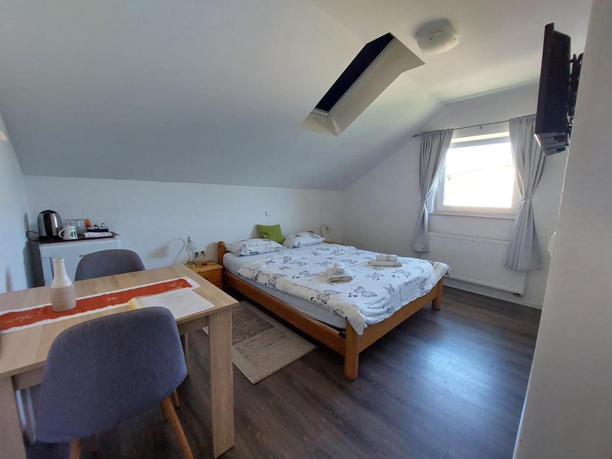 Katarica Hotel Korenica Eksteriør billede
