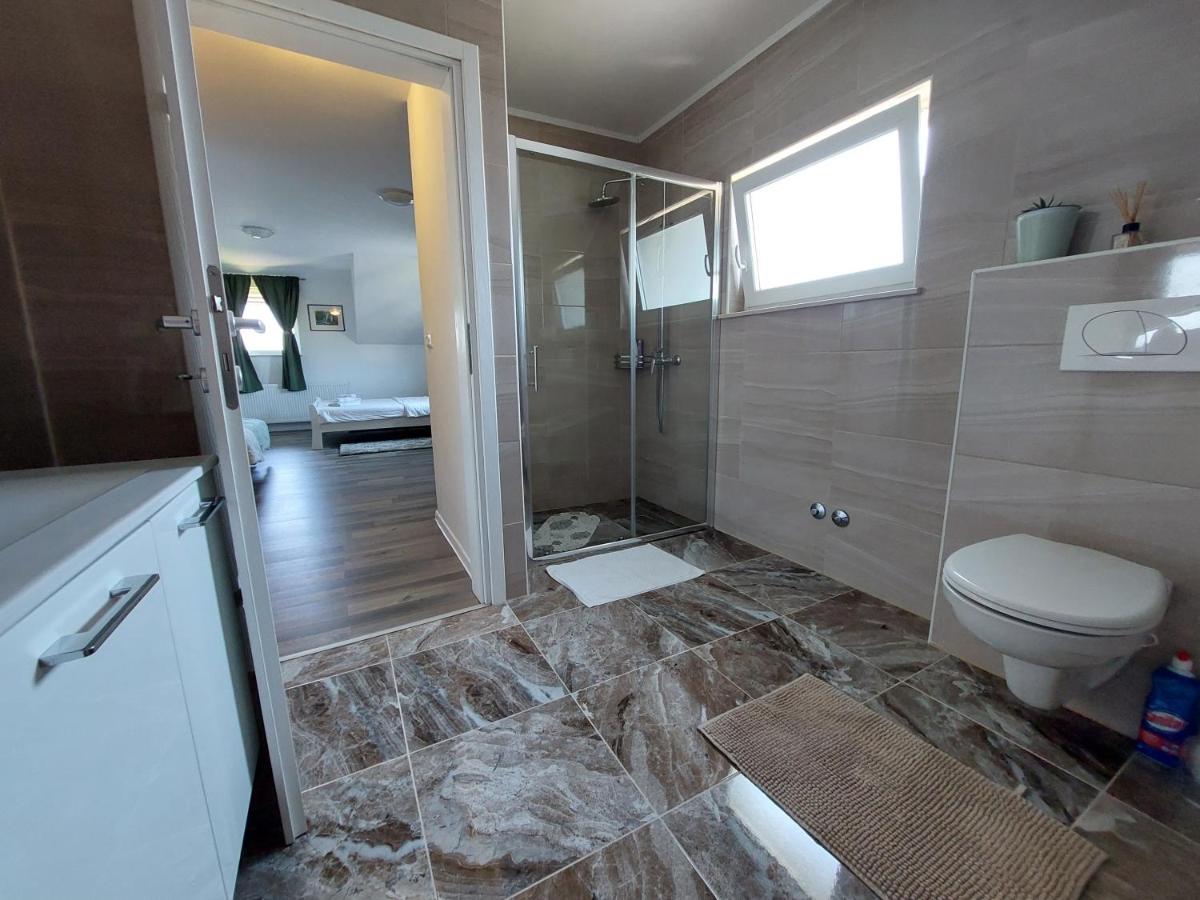 Katarica Hotel Korenica Eksteriør billede